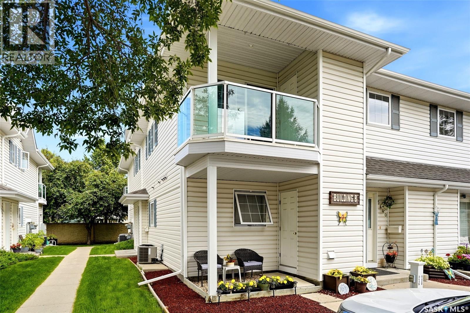 5442 Rochdale Boulevard, Regina, SK - Outdoor With Exterior
