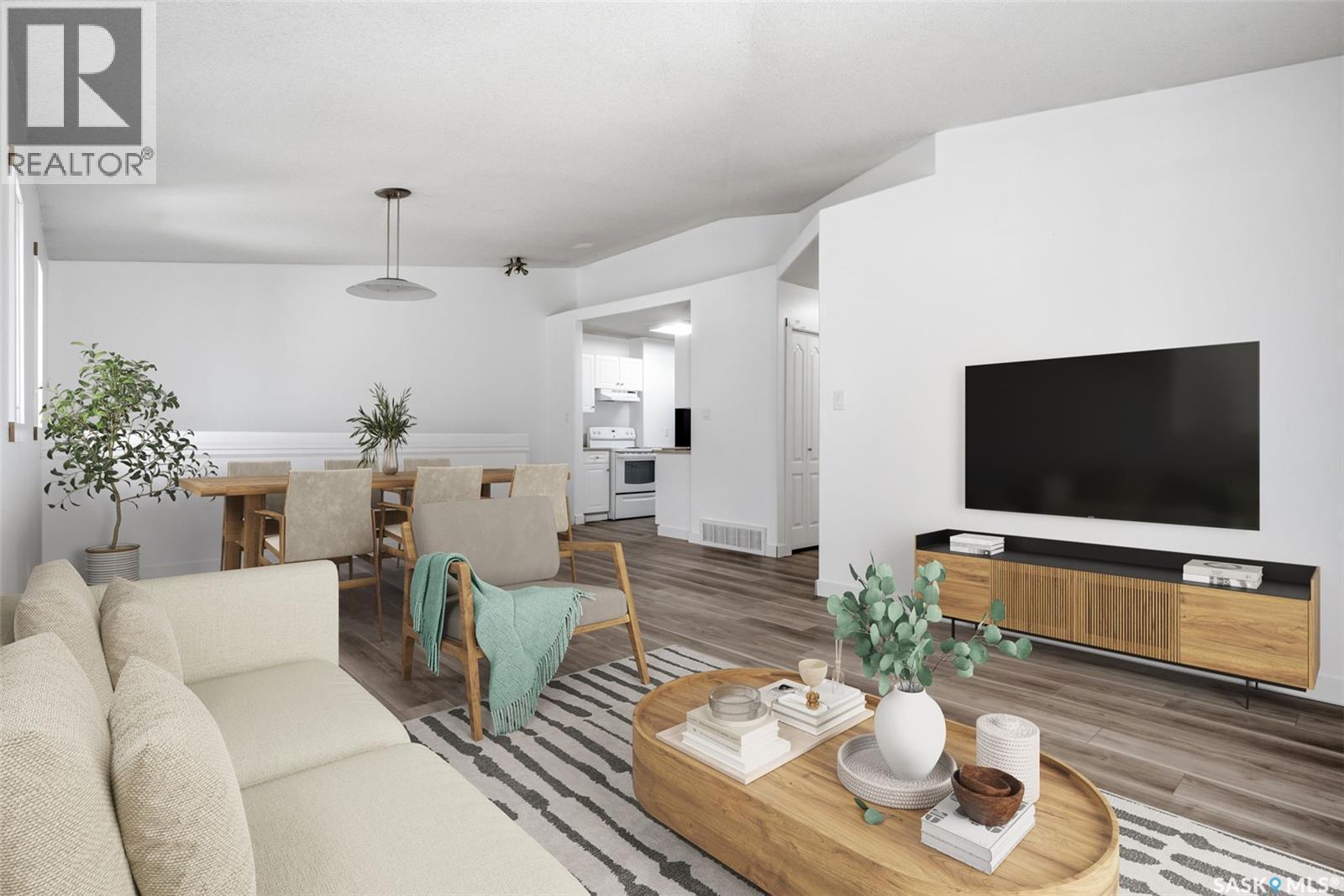 5442 Rochdale Boulevard, Regina, SK - Indoor Photo Showing Living Room