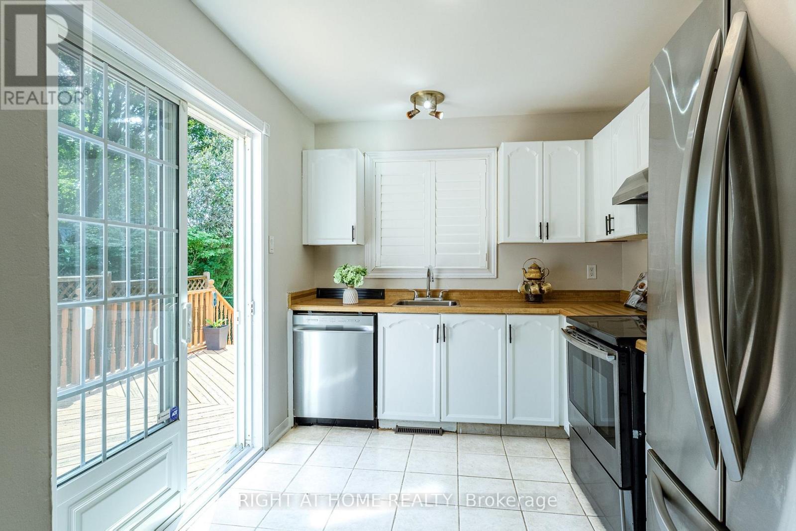 161 Pheasant Run Drive, Ottawa, ON - Indoor Photo Showing Kitchen