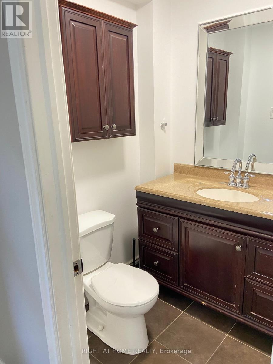60 Arthur Avenue N, Hamilton, ON - Indoor Photo Showing Bathroom