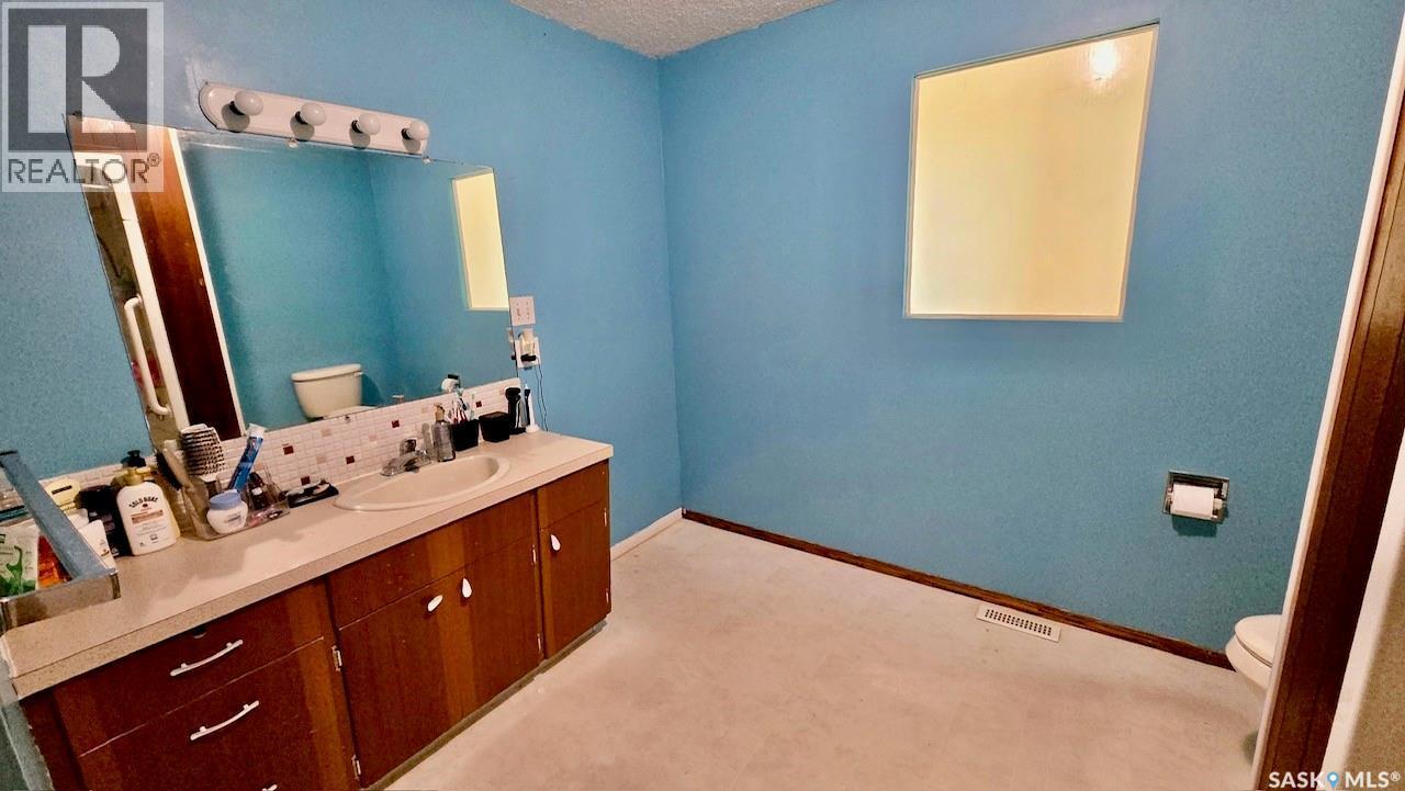 11 Vetshome Drive, Lanigan, SK - Indoor Photo Showing Bathroom