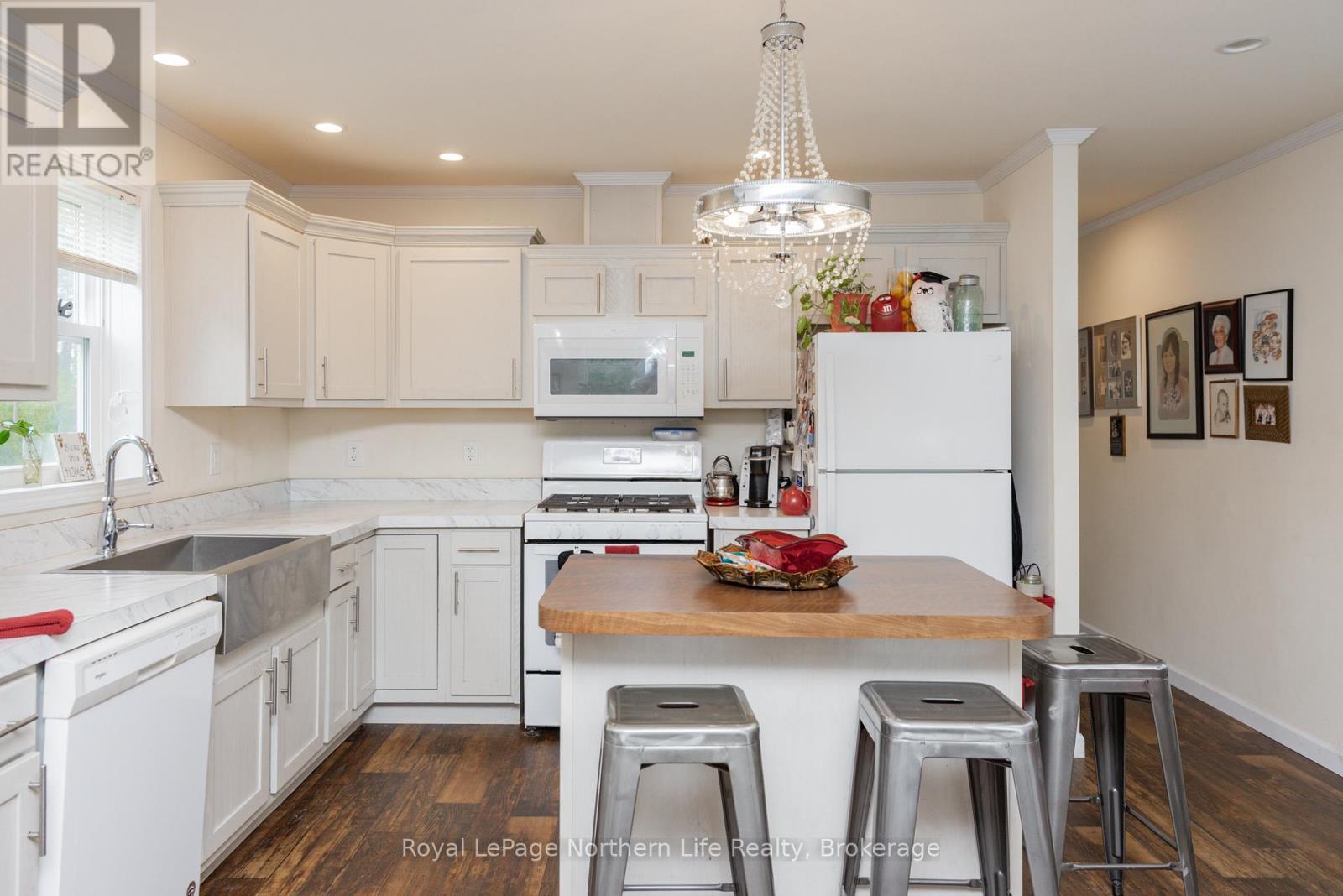 5127 Highway 534, Nipissing, ON - Indoor Photo Showing Kitchen