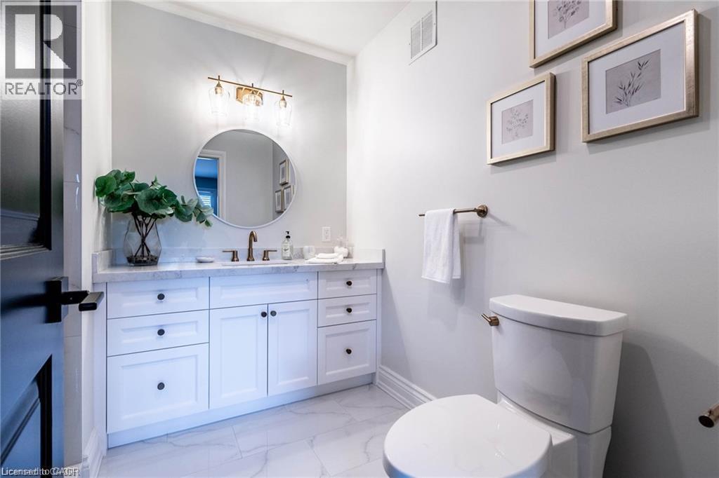 Bathroom - 76 Adriatic Boulevard, Hamilton, ON - Indoor Photo Showing Bathroom