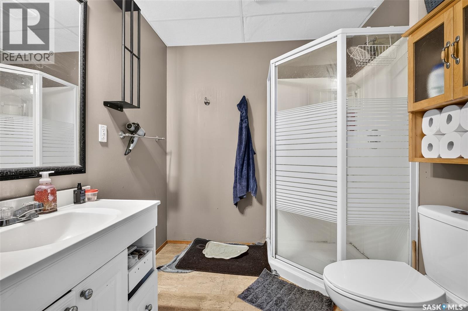 1355 Manitou Crescent, Moose Jaw, SK - Indoor Photo Showing Bathroom