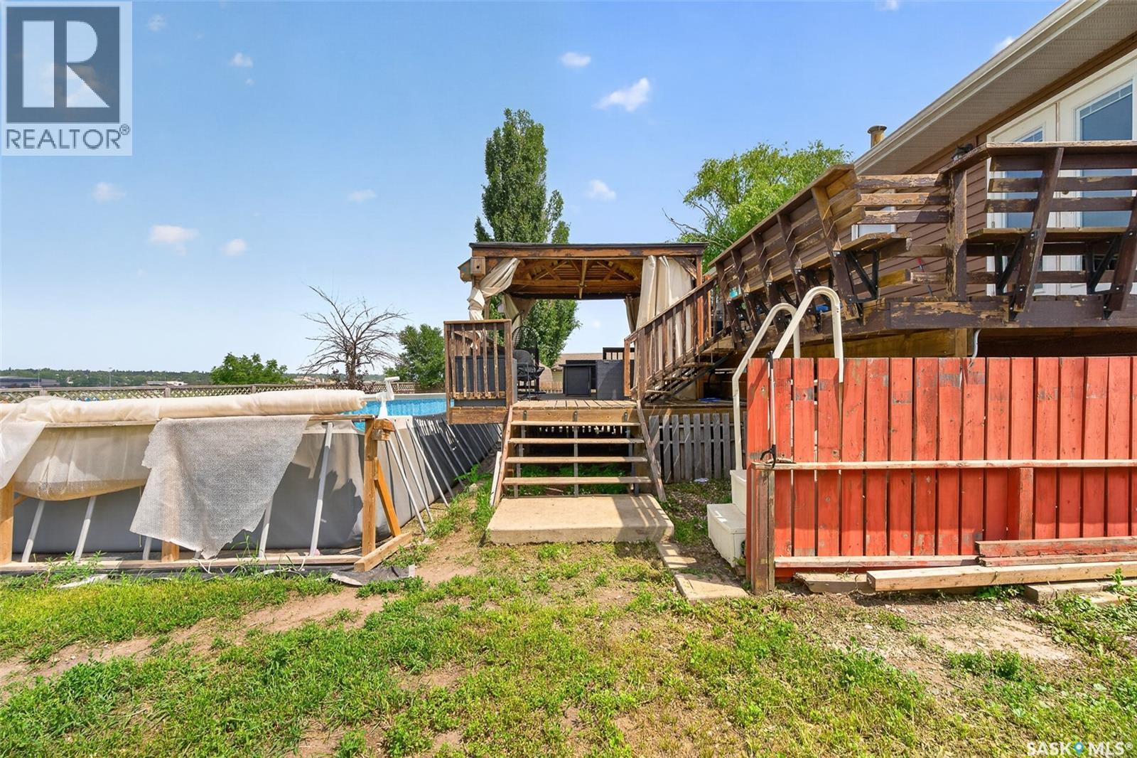 1355 Manitou Crescent, Moose Jaw, SK - Outdoor