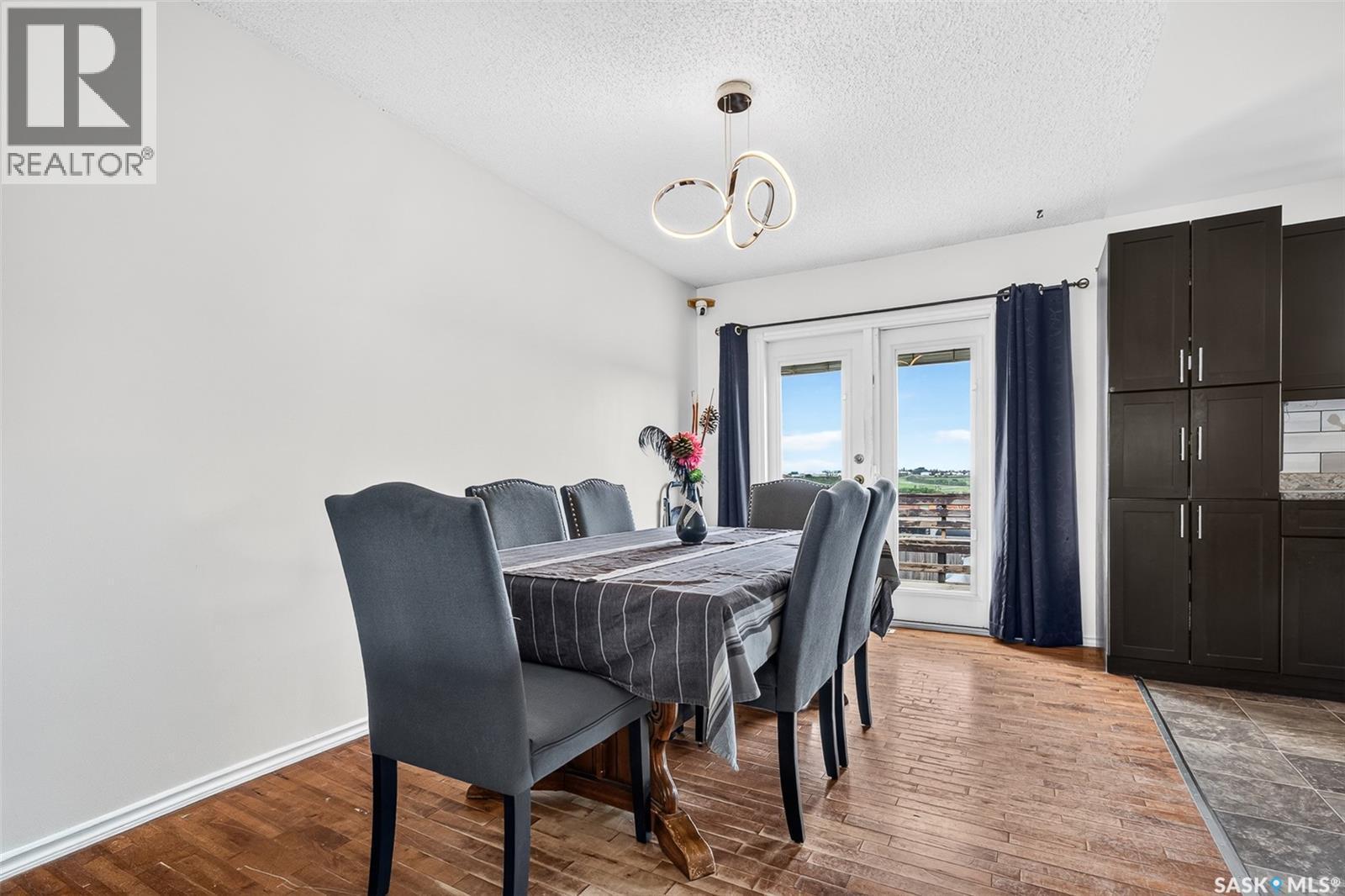 1355 Manitou Crescent, Moose Jaw, SK - Indoor Photo Showing Dining Room