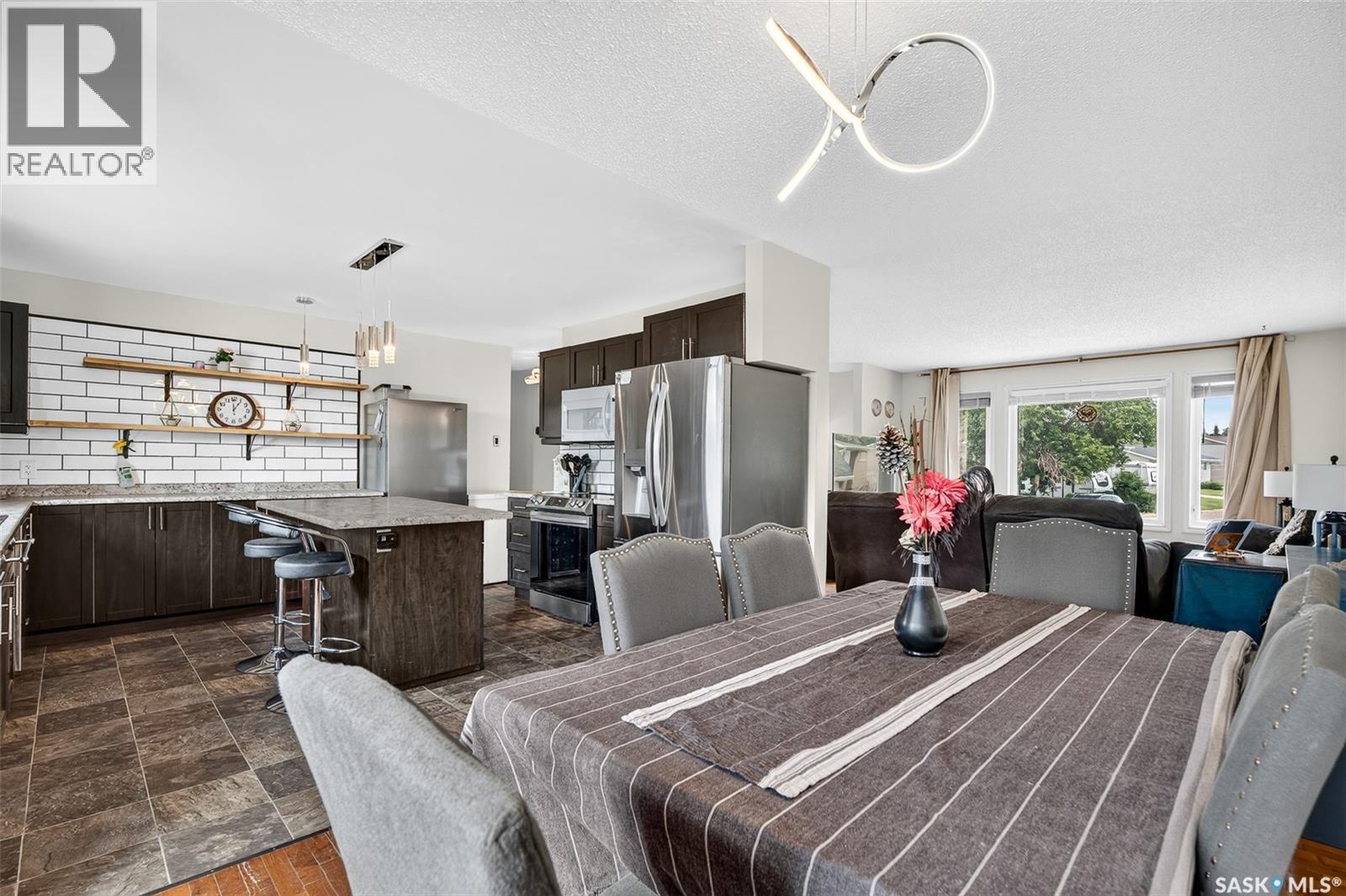 1355 Manitou Crescent, Moose Jaw, SK - Indoor Photo Showing Dining Room