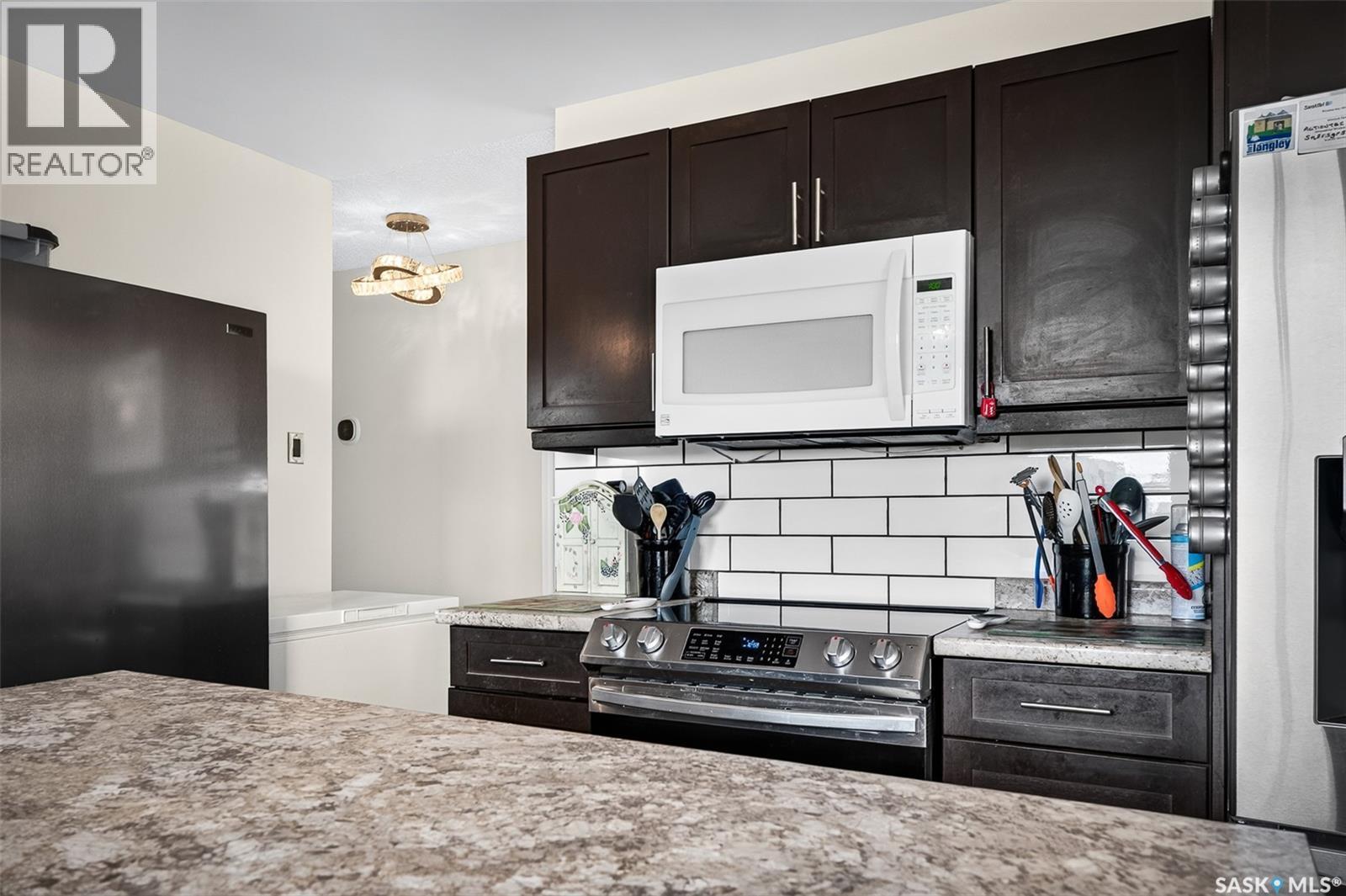 1355 Manitou Crescent, Moose Jaw, SK - Indoor Photo Showing Kitchen
