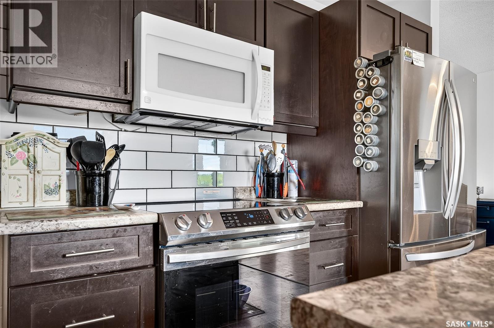 1355 Manitou Crescent, Moose Jaw, SK - Indoor Photo Showing Kitchen