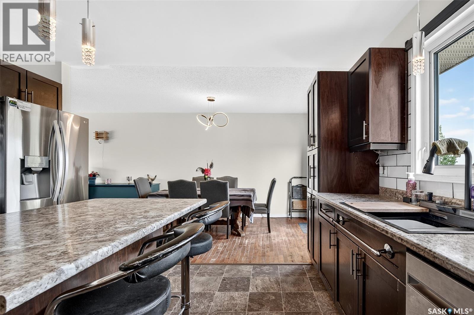 1355 Manitou Crescent, Moose Jaw, SK - Indoor Photo Showing Kitchen