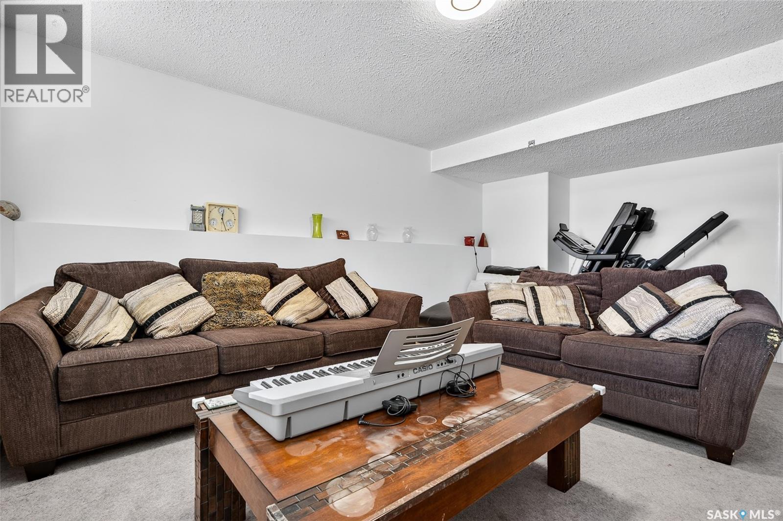 1355 Manitou Crescent, Moose Jaw, SK - Indoor Photo Showing Living Room