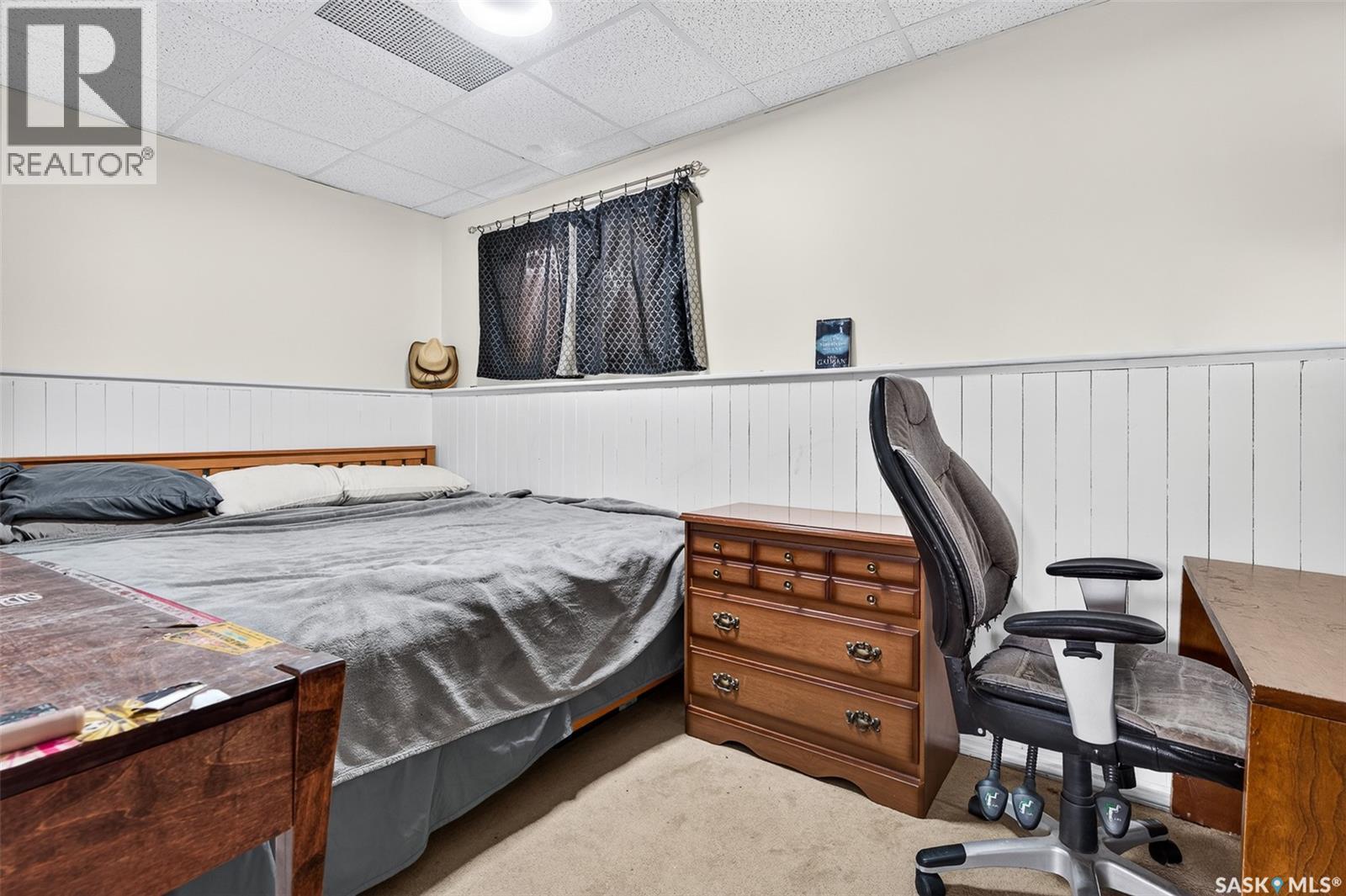 1355 Manitou Crescent, Moose Jaw, SK - Indoor Photo Showing Bedroom