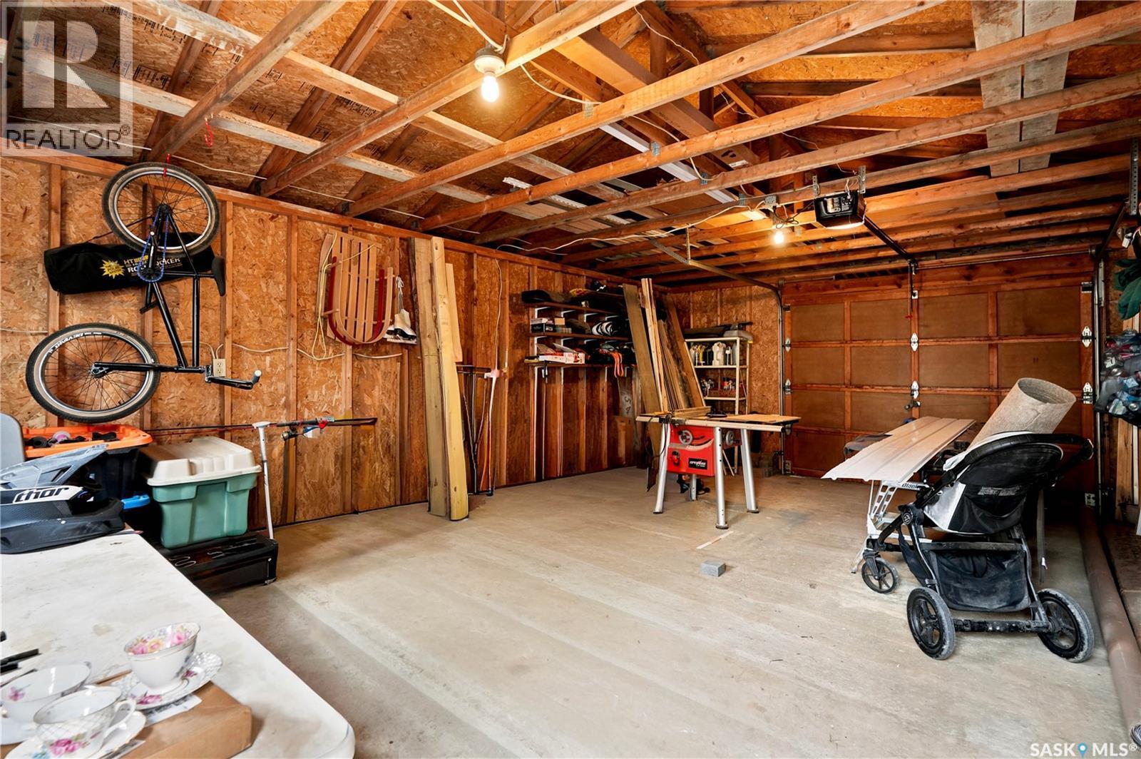 1645 Smith Street, Moose Jaw, SK - Indoor Photo Showing Garage