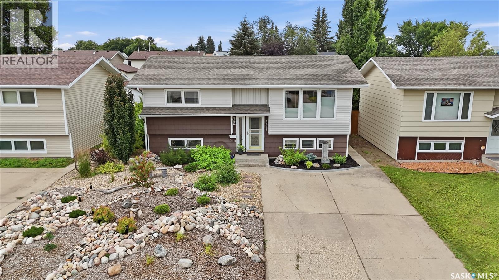 1645 Smith Street, Moose Jaw, SK - Outdoor With Facade