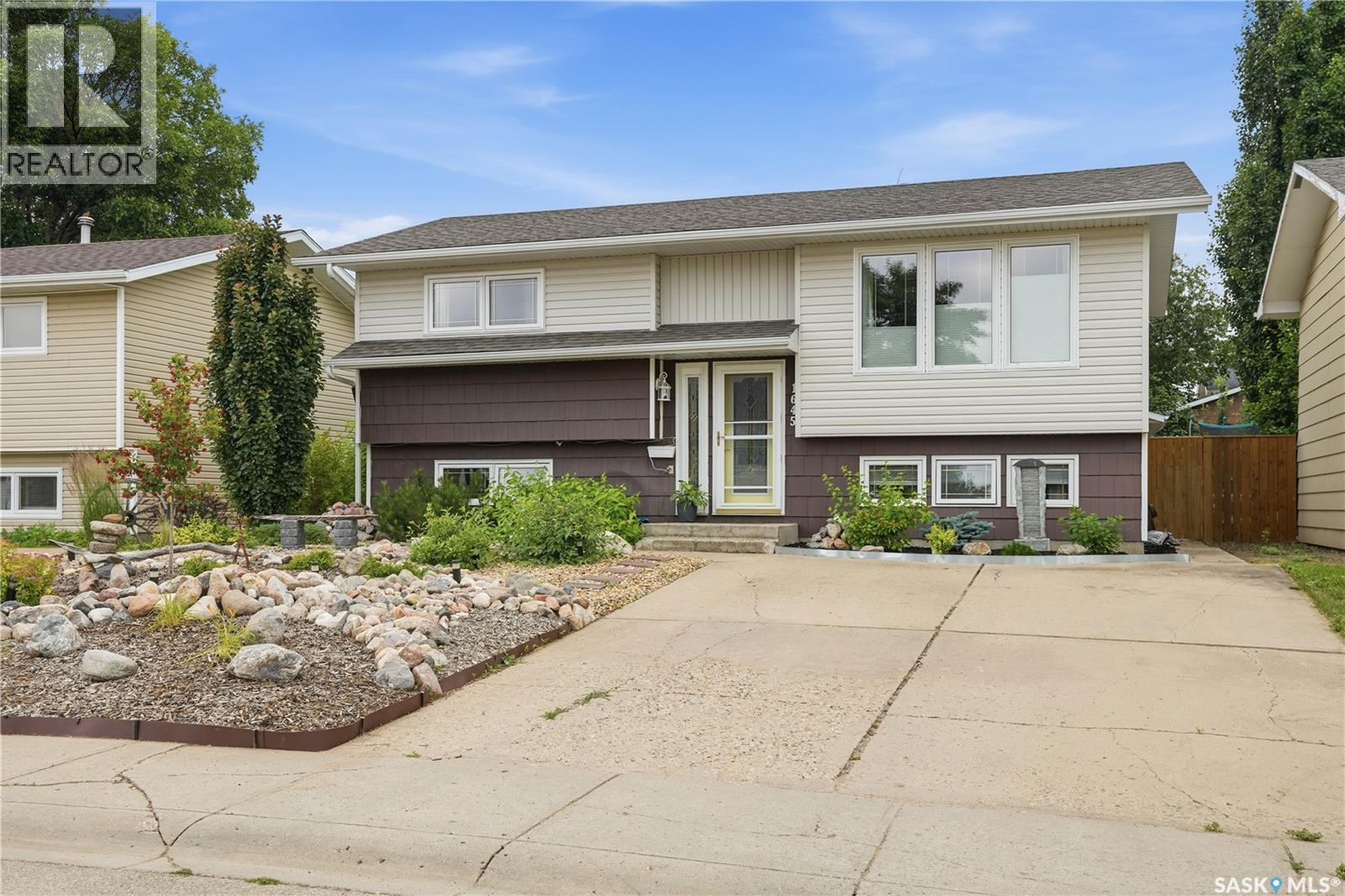 1645 Smith Street, Moose Jaw, SK - Outdoor With Facade