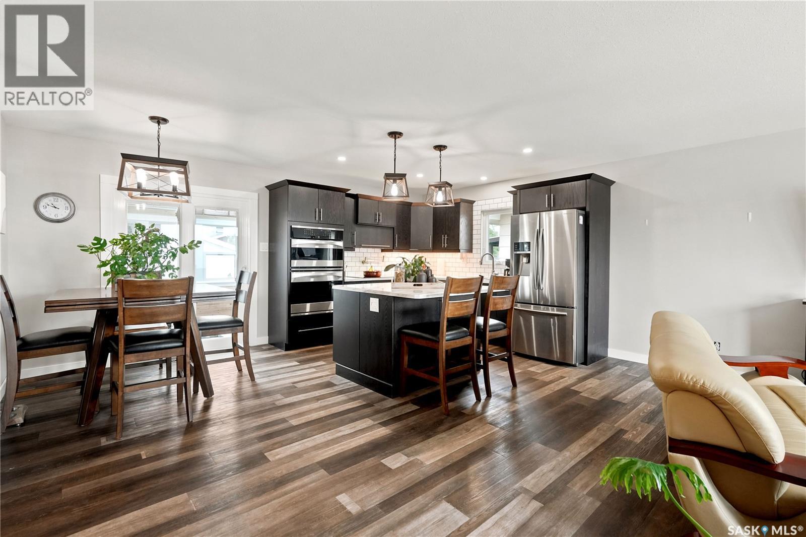 1645 Smith Street, Moose Jaw, SK - Indoor