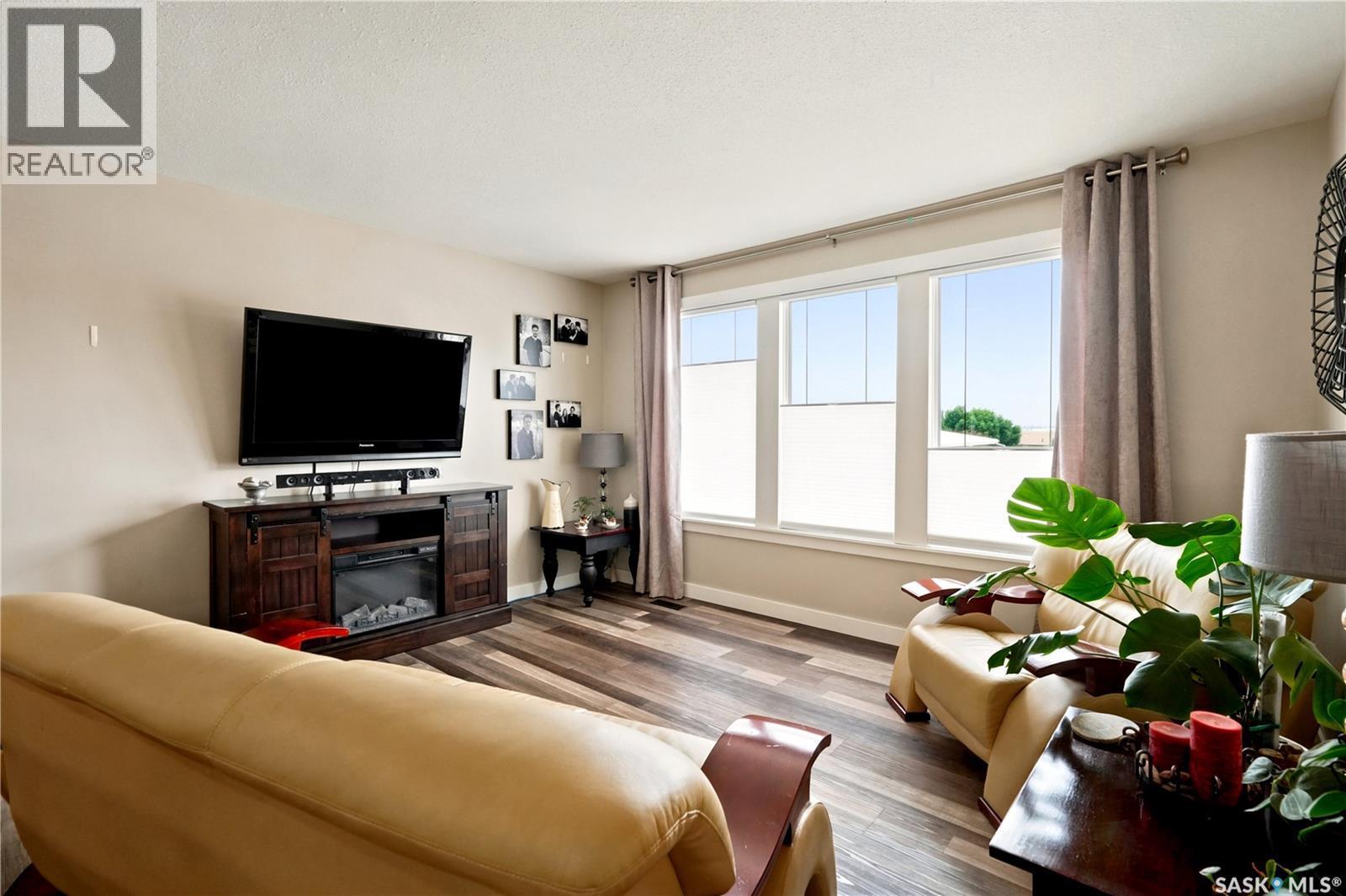 1645 Smith Street, Moose Jaw, SK - Indoor Photo Showing Living Room