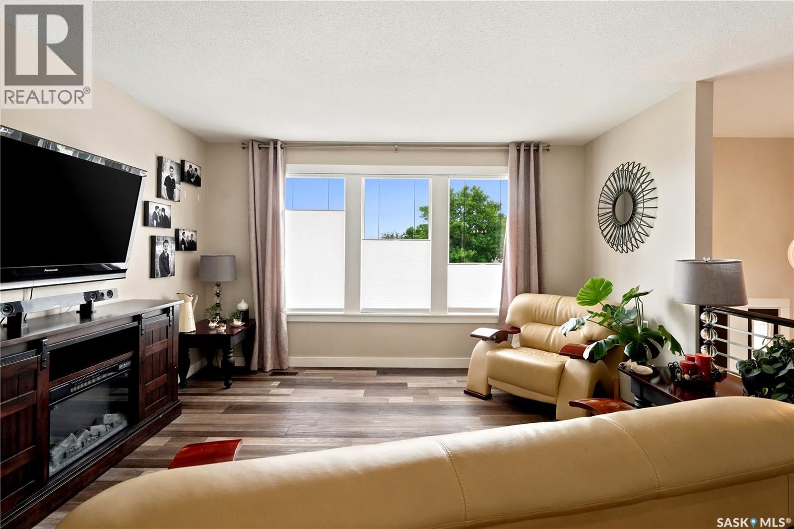 1645 Smith Street, Moose Jaw, SK - Indoor Photo Showing Living Room