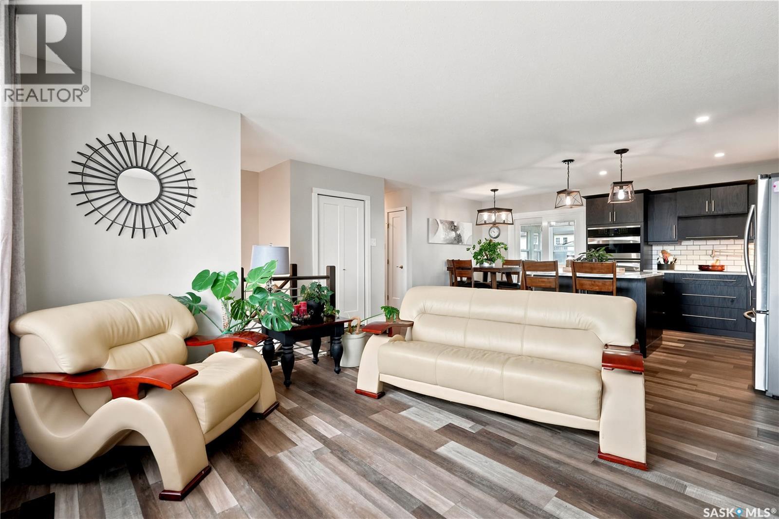 1645 Smith Street, Moose Jaw, SK - Indoor Photo Showing Living Room