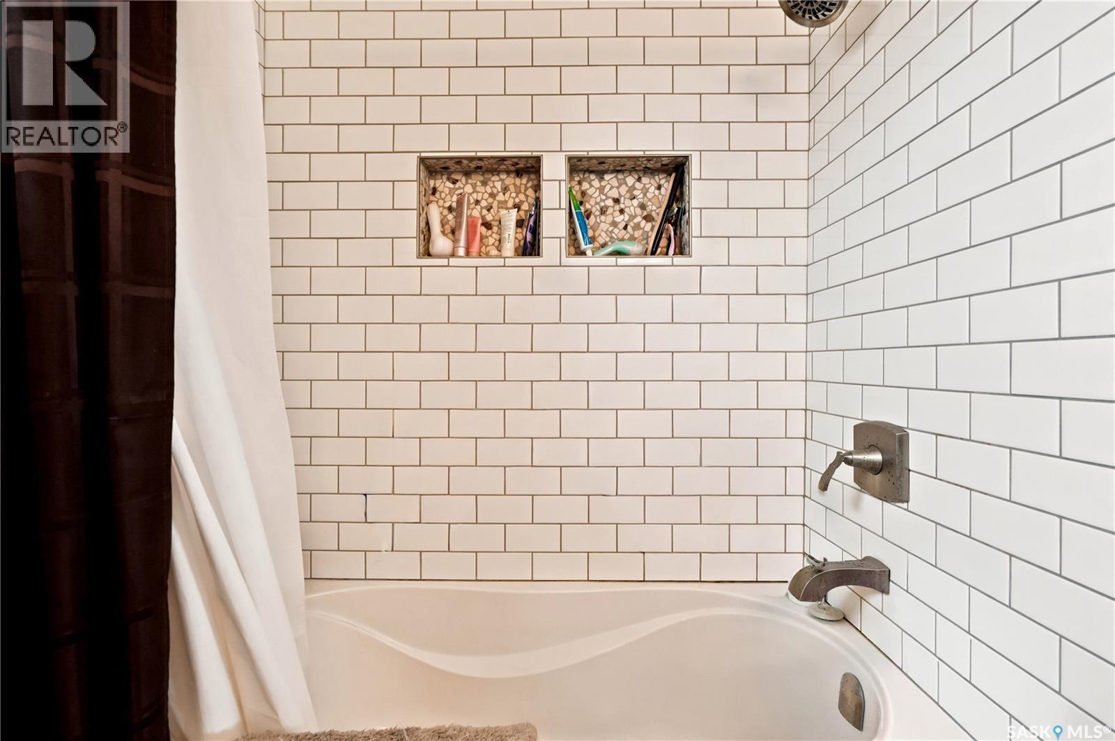 1645 Smith Street, Moose Jaw, SK - Indoor Photo Showing Bathroom