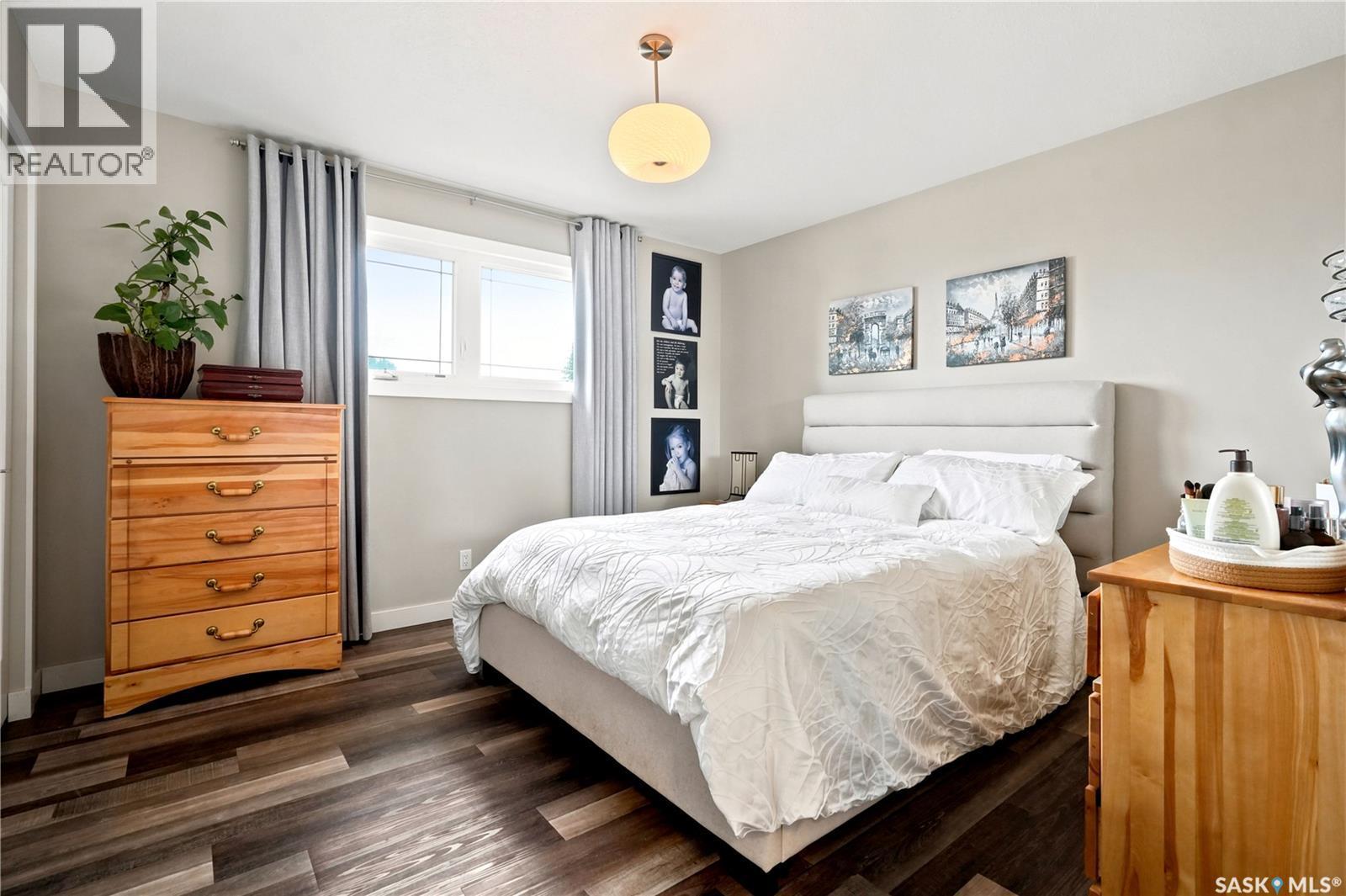 1645 Smith Street, Moose Jaw, SK - Indoor Photo Showing Bedroom
