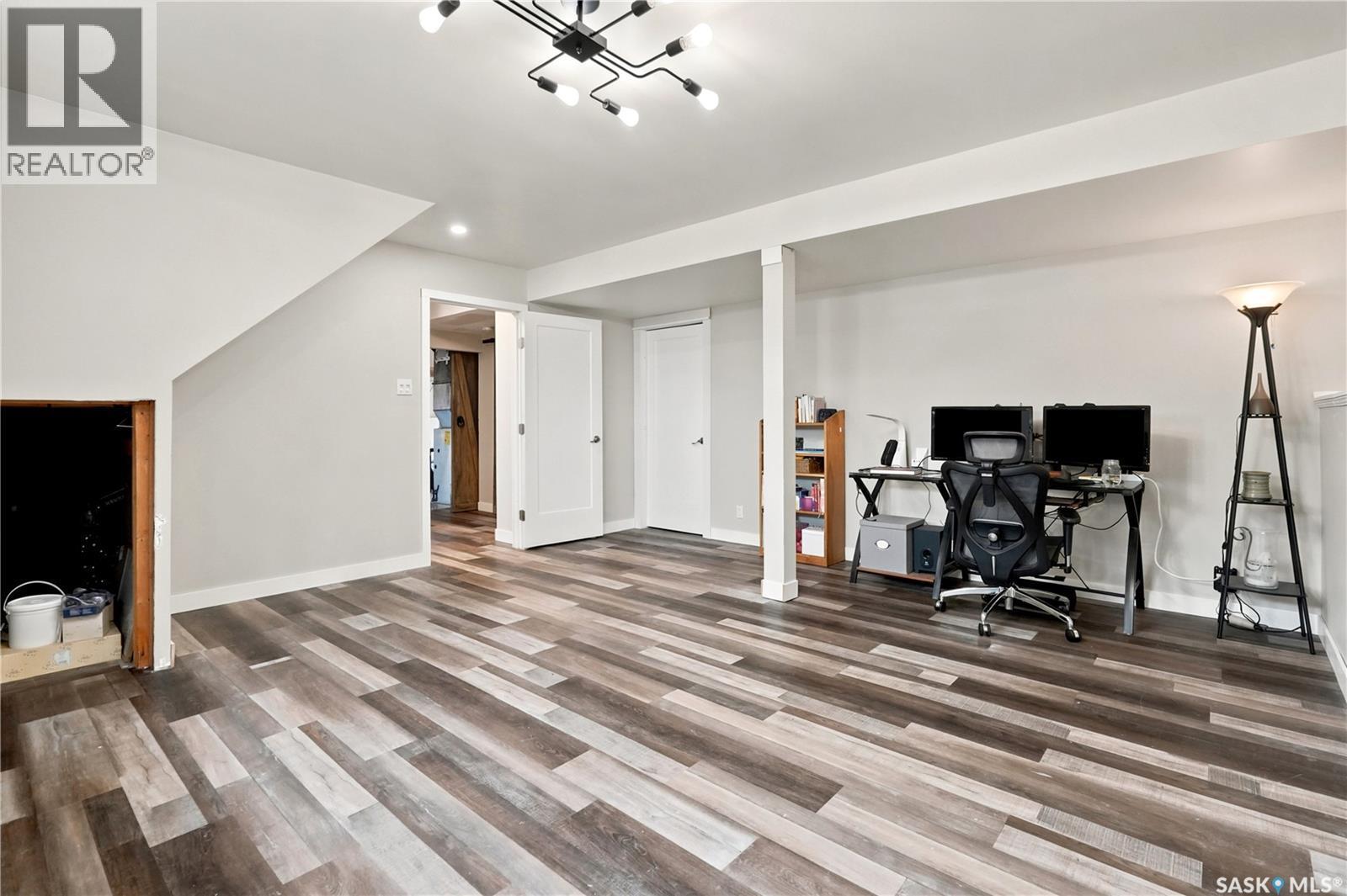 1645 Smith Street, Moose Jaw, SK - Indoor