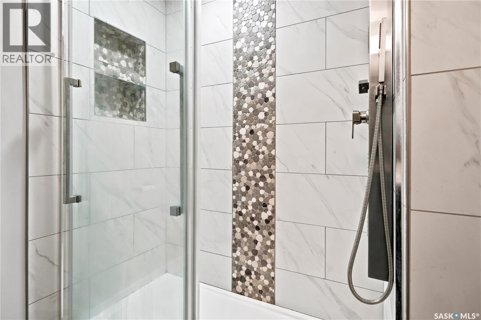 1645 Smith Street, Moose Jaw, SK - Indoor Photo Showing Bathroom