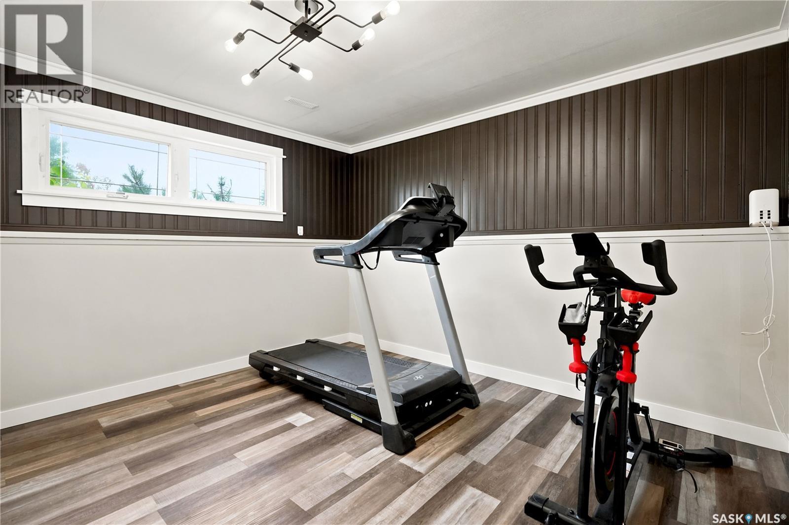 1645 Smith Street, Moose Jaw, SK - Indoor Photo Showing Gym Room