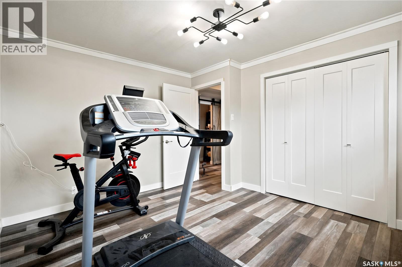 1645 Smith Street, Moose Jaw, SK - Indoor Photo Showing Gym Room