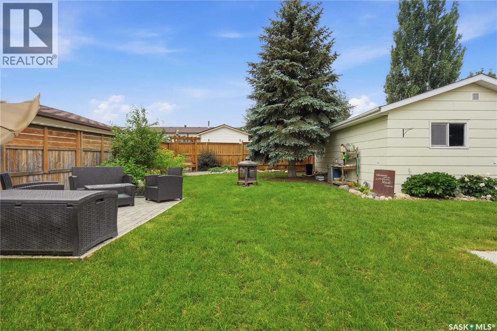 1645 Smith Street, Moose Jaw, SK - Outdoor With Deck Patio Veranda