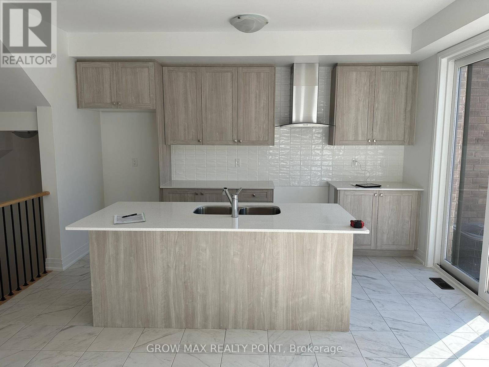 52 Waterside Way, Whitby, ON - Indoor Photo Showing Kitchen With Double Sink