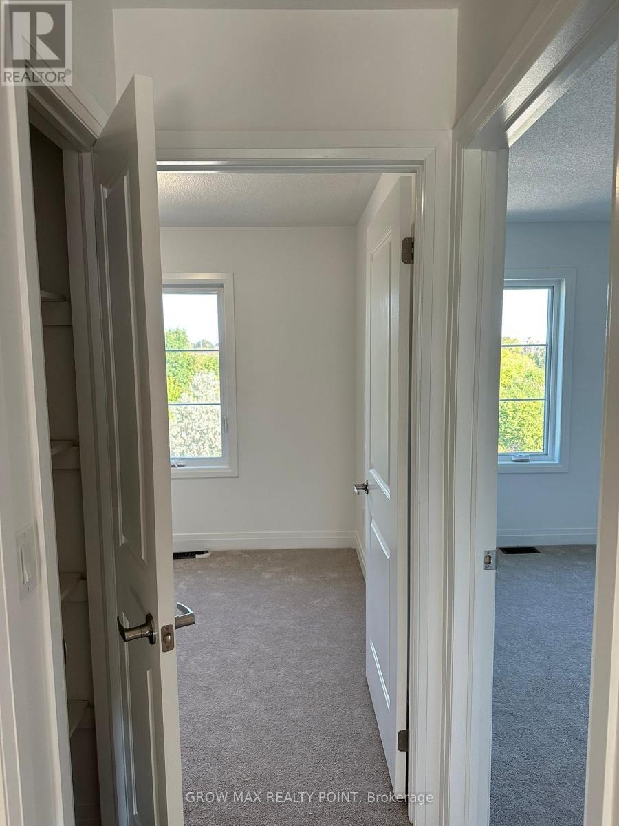 52 Waterside Way, Whitby, ON - Indoor Photo Showing Other Room