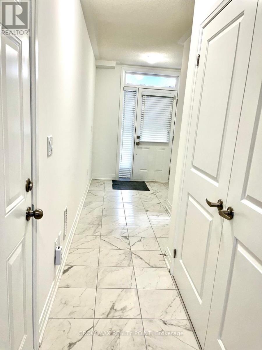 52 Waterside Way, Whitby, ON - Indoor Photo Showing Other Room