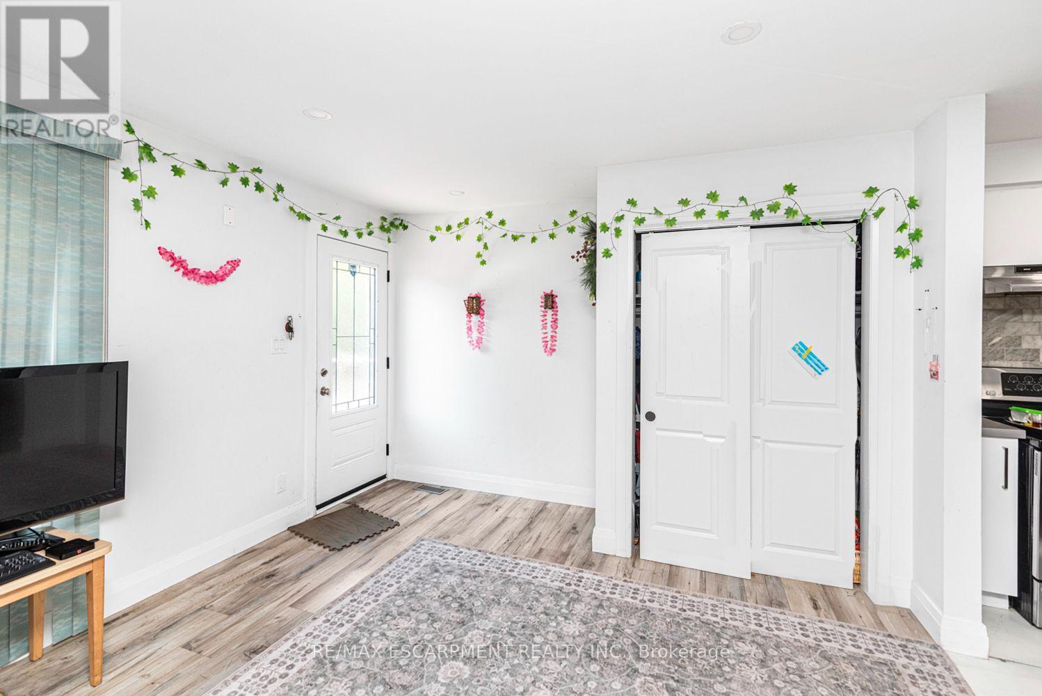418 Fairfield Avenue, Hamilton, ON - Indoor Photo Showing Other Room