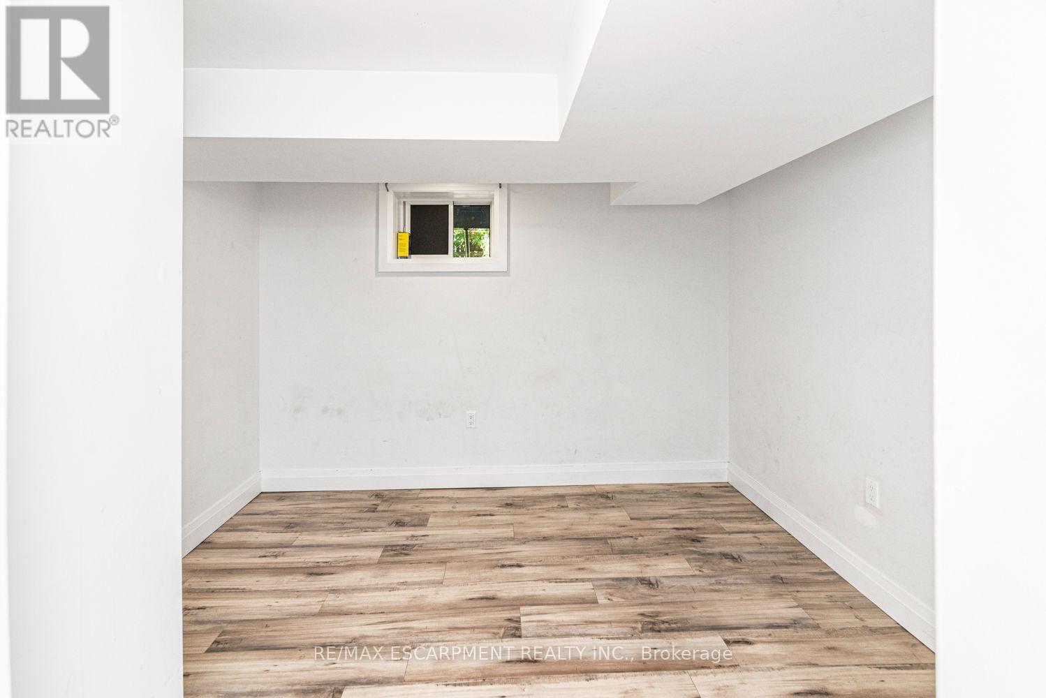 418 Fairfield Avenue, Hamilton, ON - Indoor Photo Showing Other Room