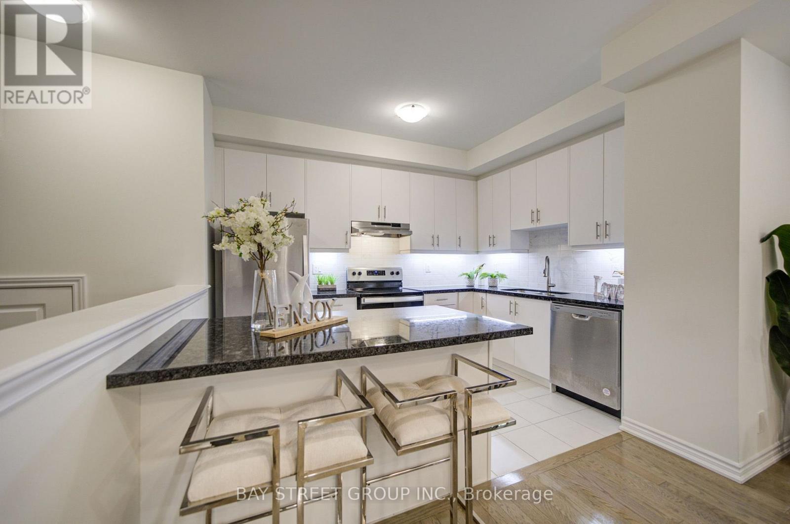 7 Schmidt Lane, Markham, ON - Indoor Photo Showing Kitchen With Stainless Steel Kitchen