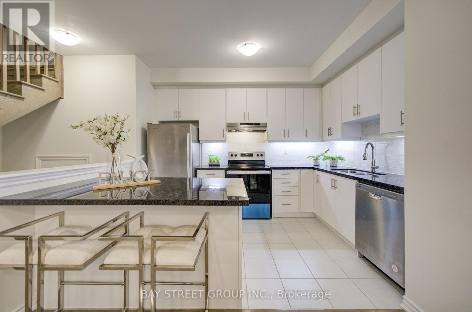 7 Schmidt Lane, Markham, ON - Indoor Photo Showing Kitchen With Stainless Steel Kitchen With Upgraded Kitchen