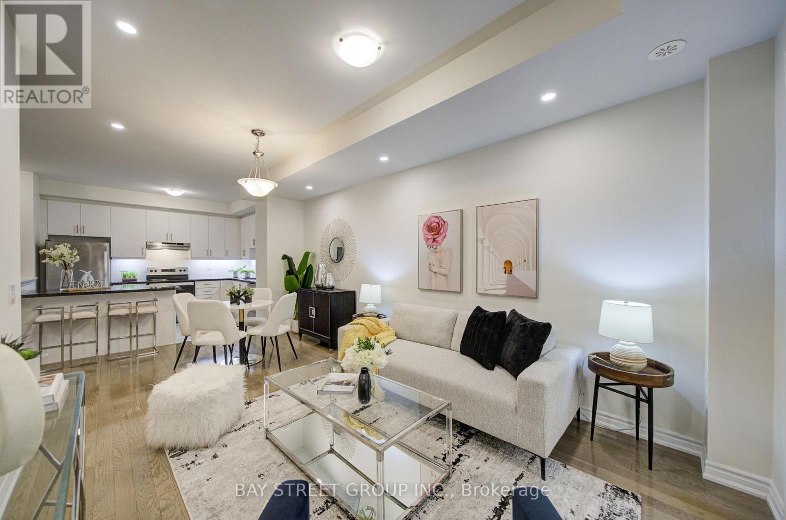 7 Schmidt Lane, Markham, ON - Indoor Photo Showing Living Room