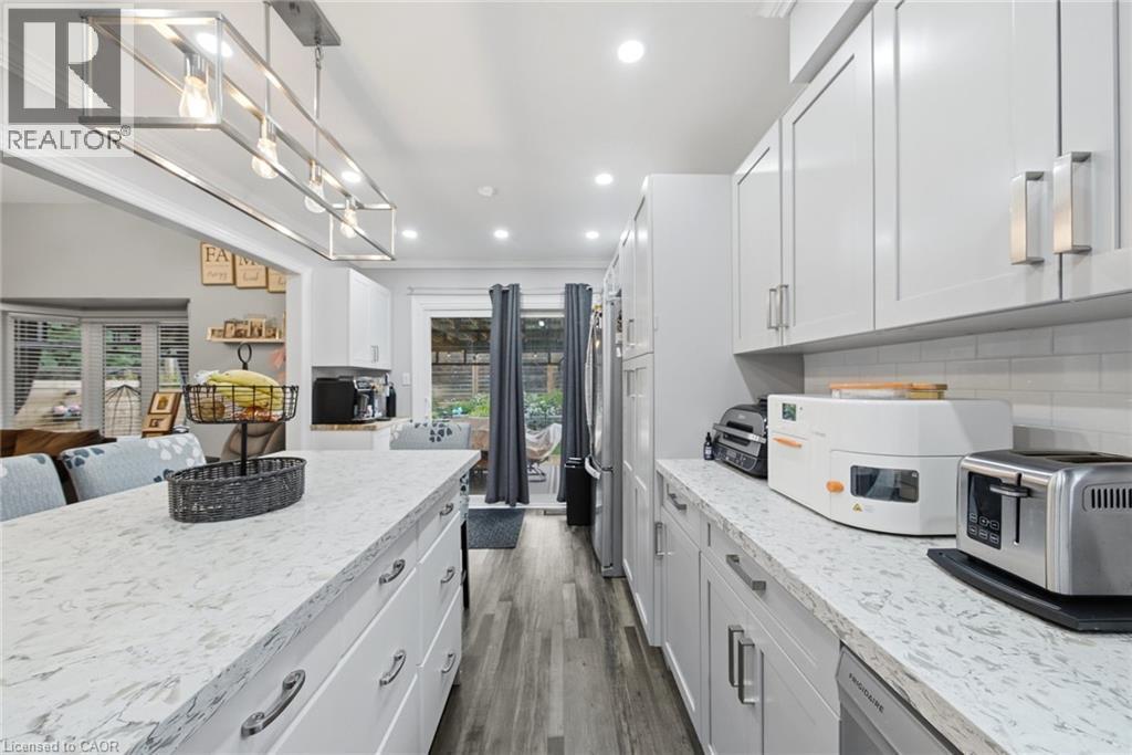 179 Jacqueline Boulevard, Hamilton, ON - Indoor Photo Showing Kitchen