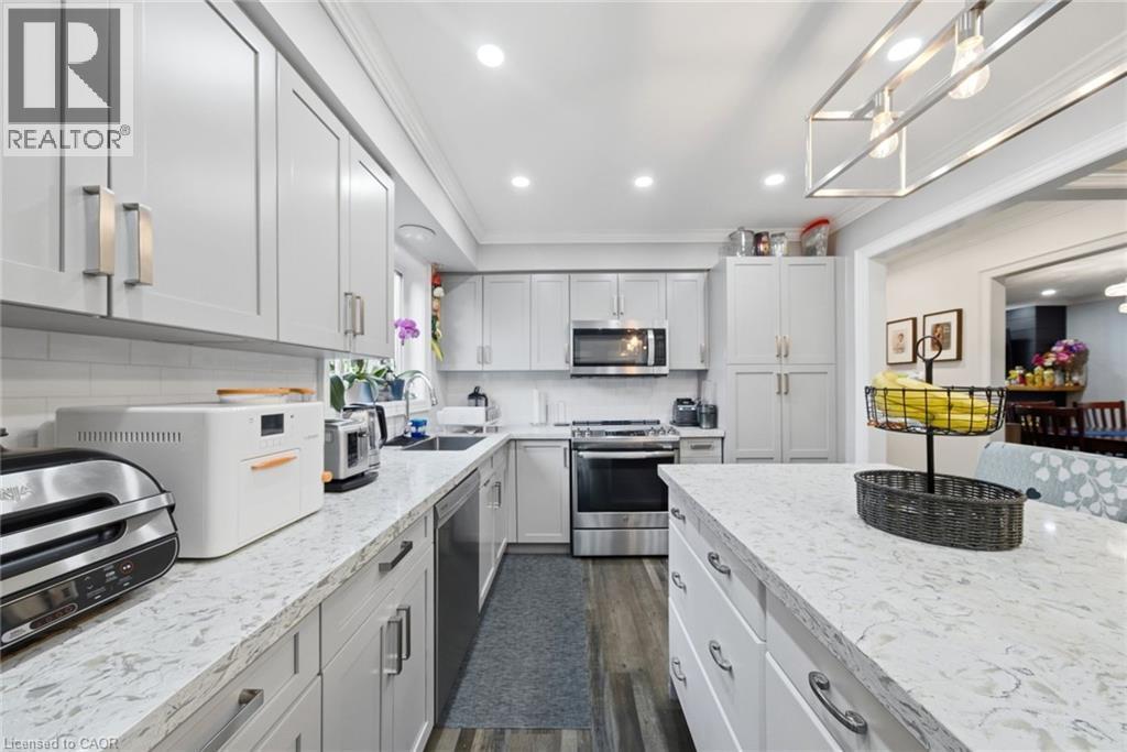 179 Jacqueline Boulevard, Hamilton, ON - Indoor Photo Showing Kitchen With Upgraded Kitchen