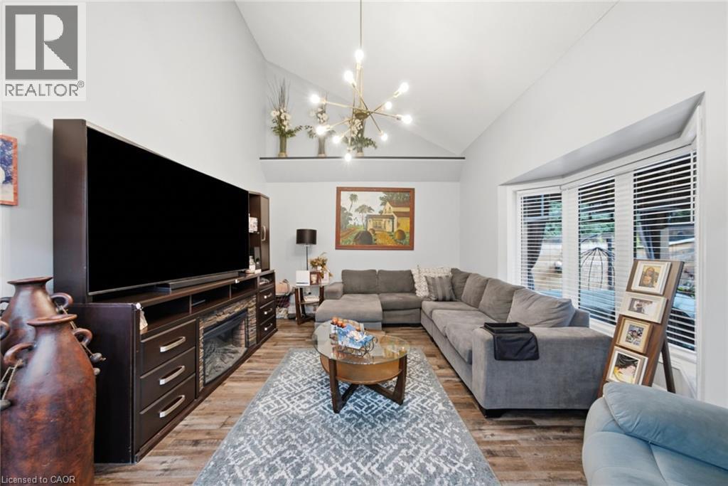 179 Jacqueline Boulevard, Hamilton, ON - Indoor Photo Showing Living Room