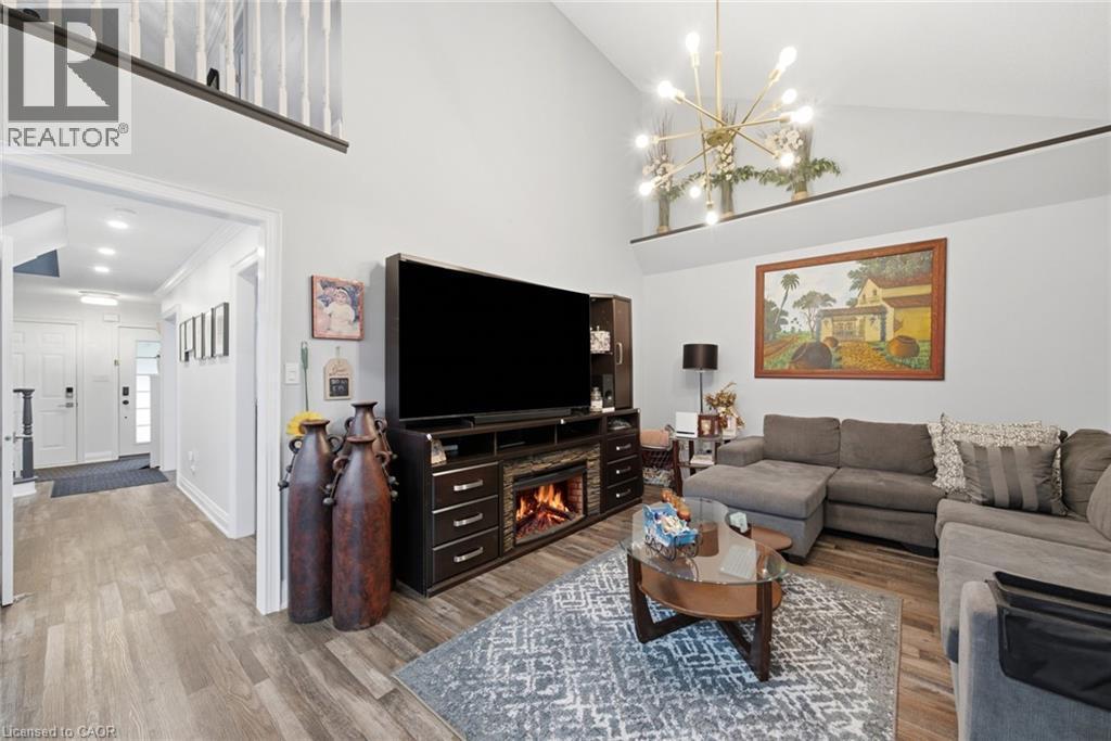 179 Jacqueline Boulevard, Hamilton, ON - Indoor Photo Showing Living Room