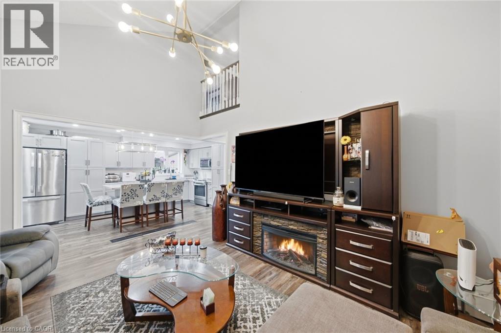 179 Jacqueline Boulevard, Hamilton, ON - Indoor Photo Showing Living Room