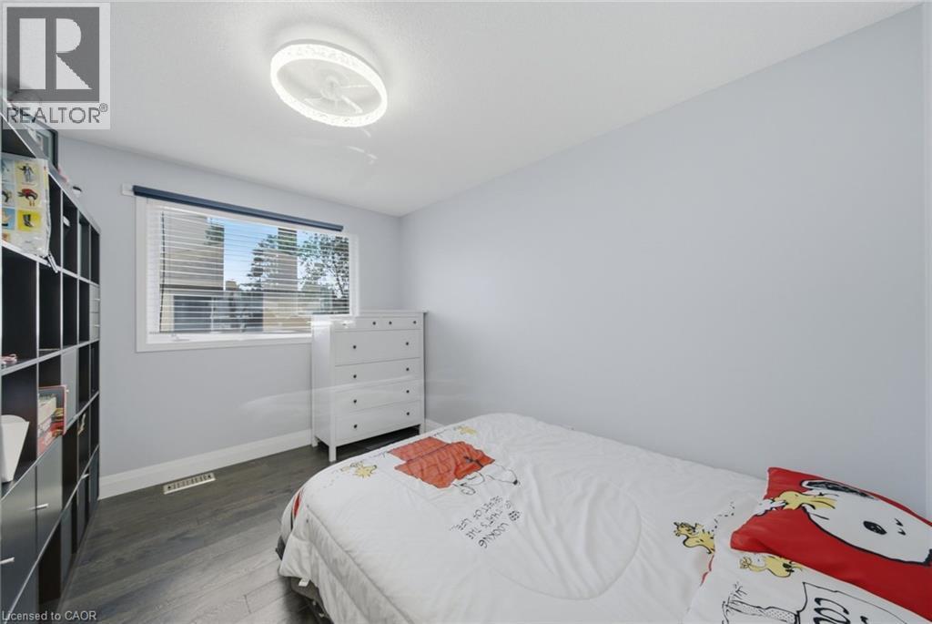 179 Jacqueline Boulevard, Hamilton, ON - Indoor Photo Showing Bedroom