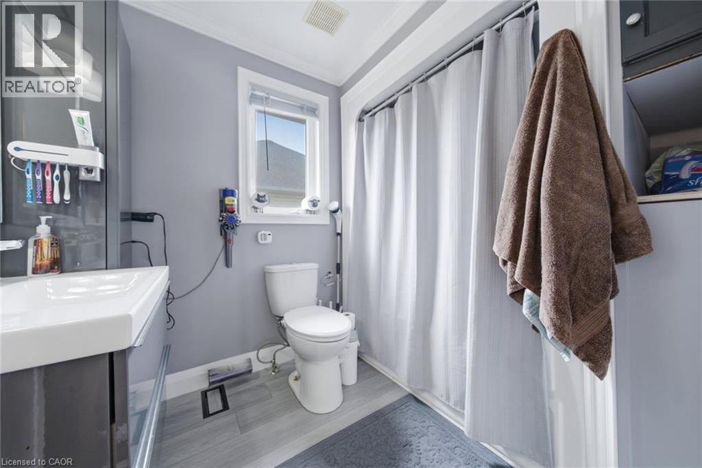 179 Jacqueline Boulevard, Hamilton, ON - Indoor Photo Showing Bathroom
