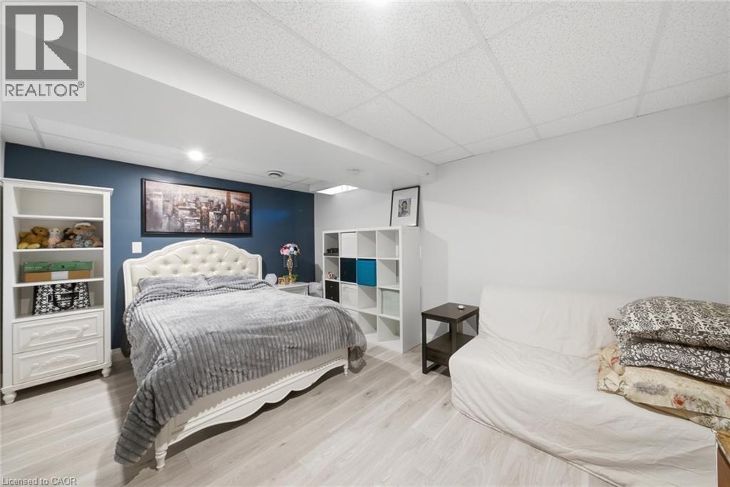 179 Jacqueline Boulevard, Hamilton, ON - Indoor Photo Showing Bedroom