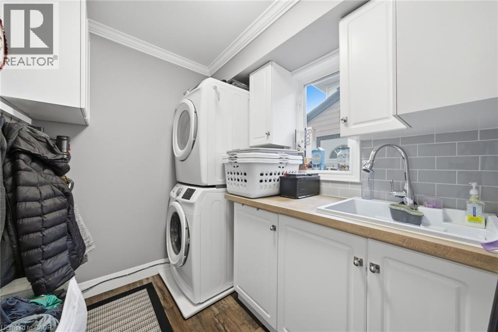 179 Jacqueline Boulevard, Hamilton, ON - Indoor Photo Showing Laundry Room