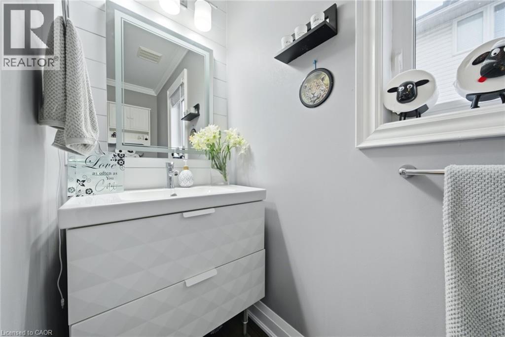 179 Jacqueline Boulevard, Hamilton, ON - Indoor Photo Showing Bathroom