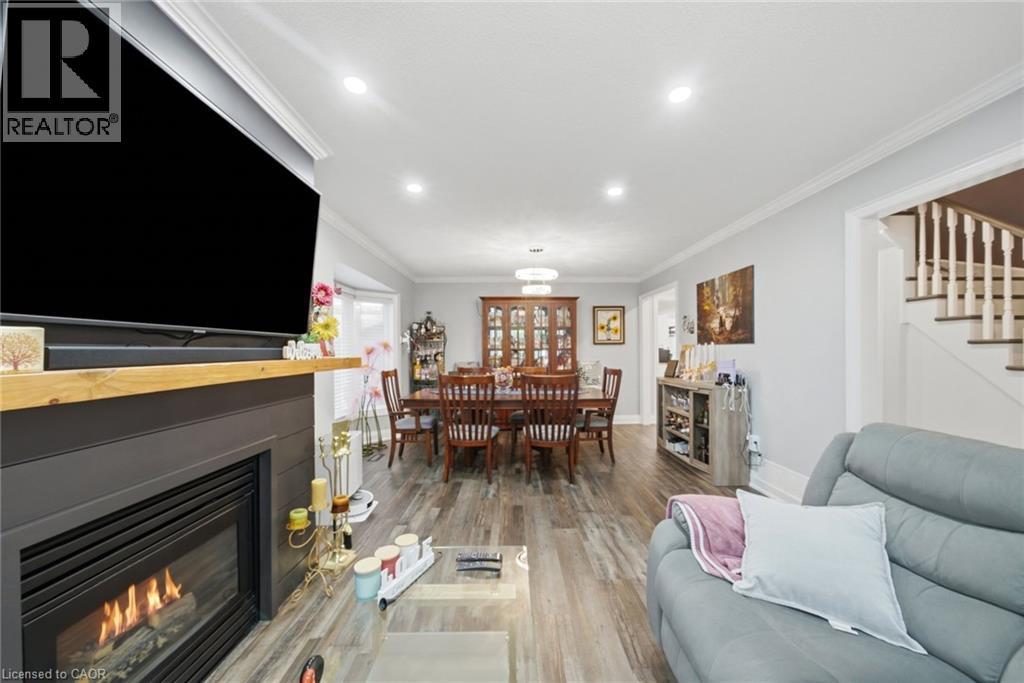 179 Jacqueline Boulevard, Hamilton, ON - Indoor Photo Showing Living Room With Fireplace