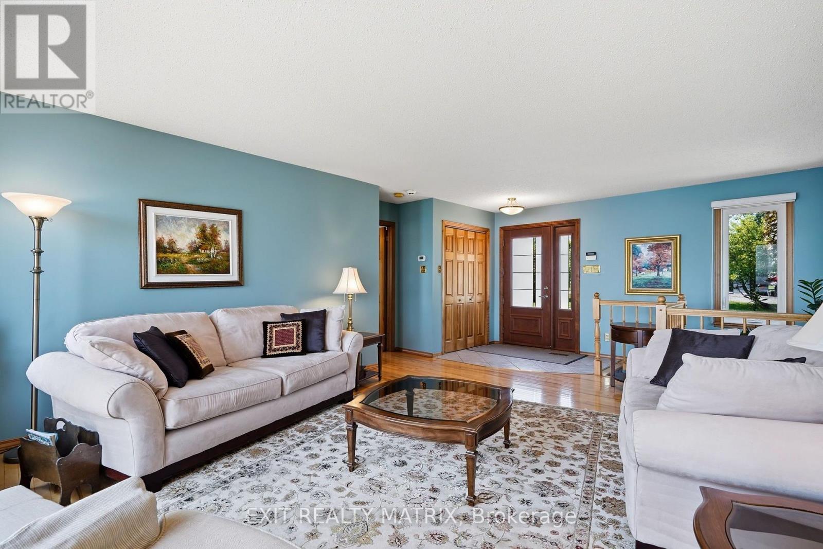 2176 Bay Road, Champlain, ON - Indoor Photo Showing Living Room
